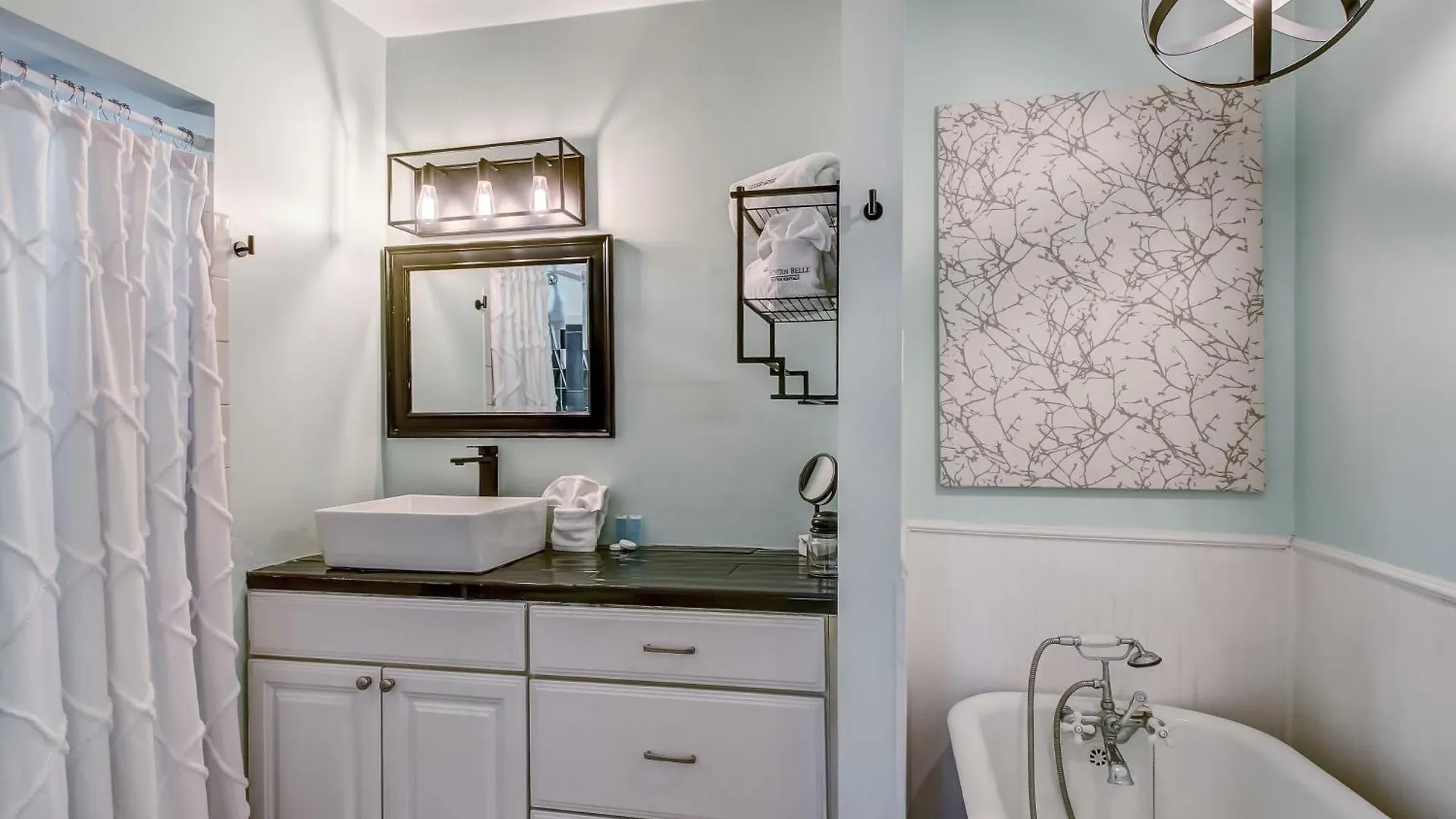 Cute Thomas Square Cottage Monthly Stays Heated Pool Access By Southern Belle Savannah 1388 Holiday home