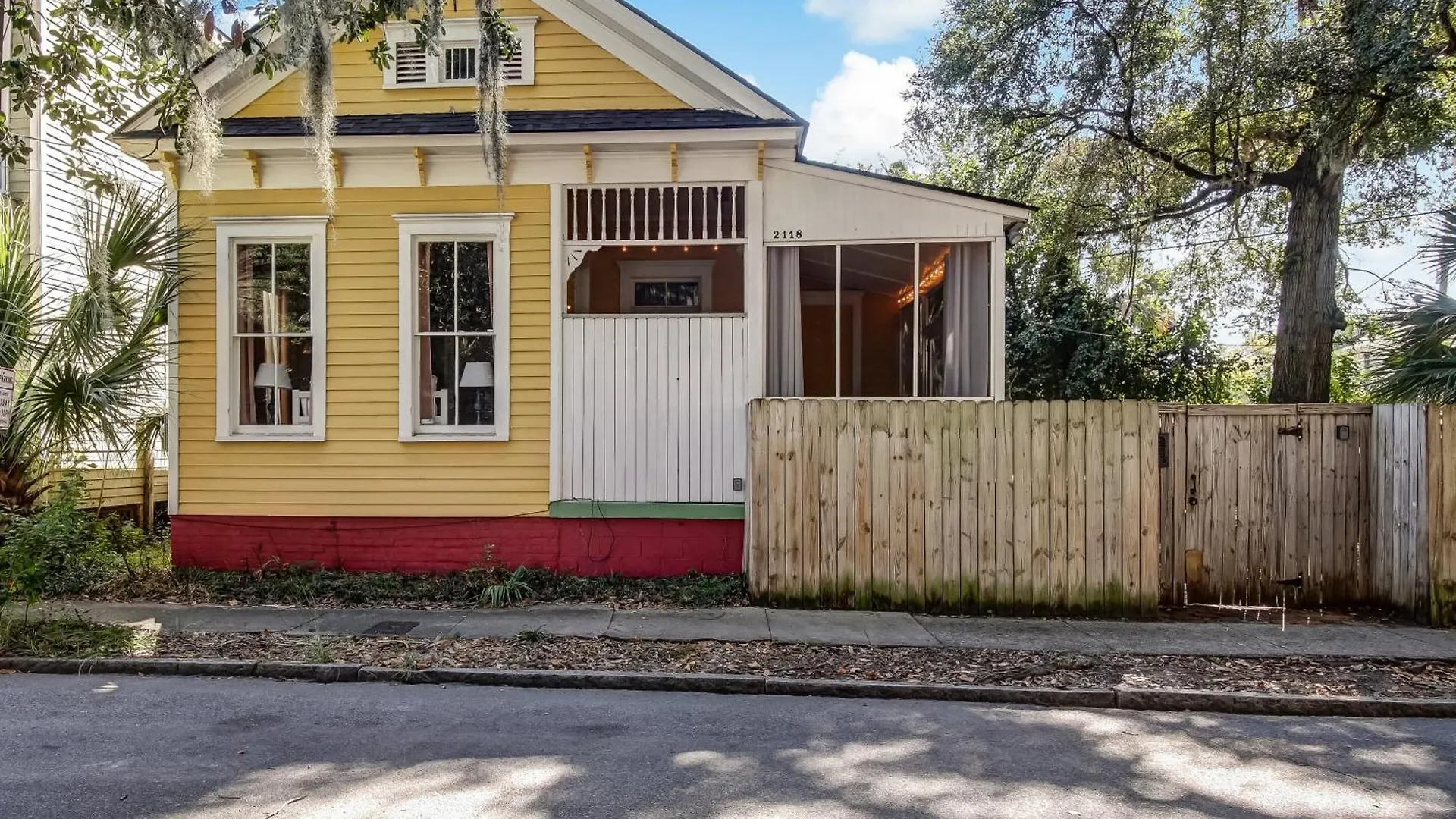 Holiday home Cute Thomas Square Cottage Monthly Stays Heated Pool Access By Southern Belle Savannah 1388 United States