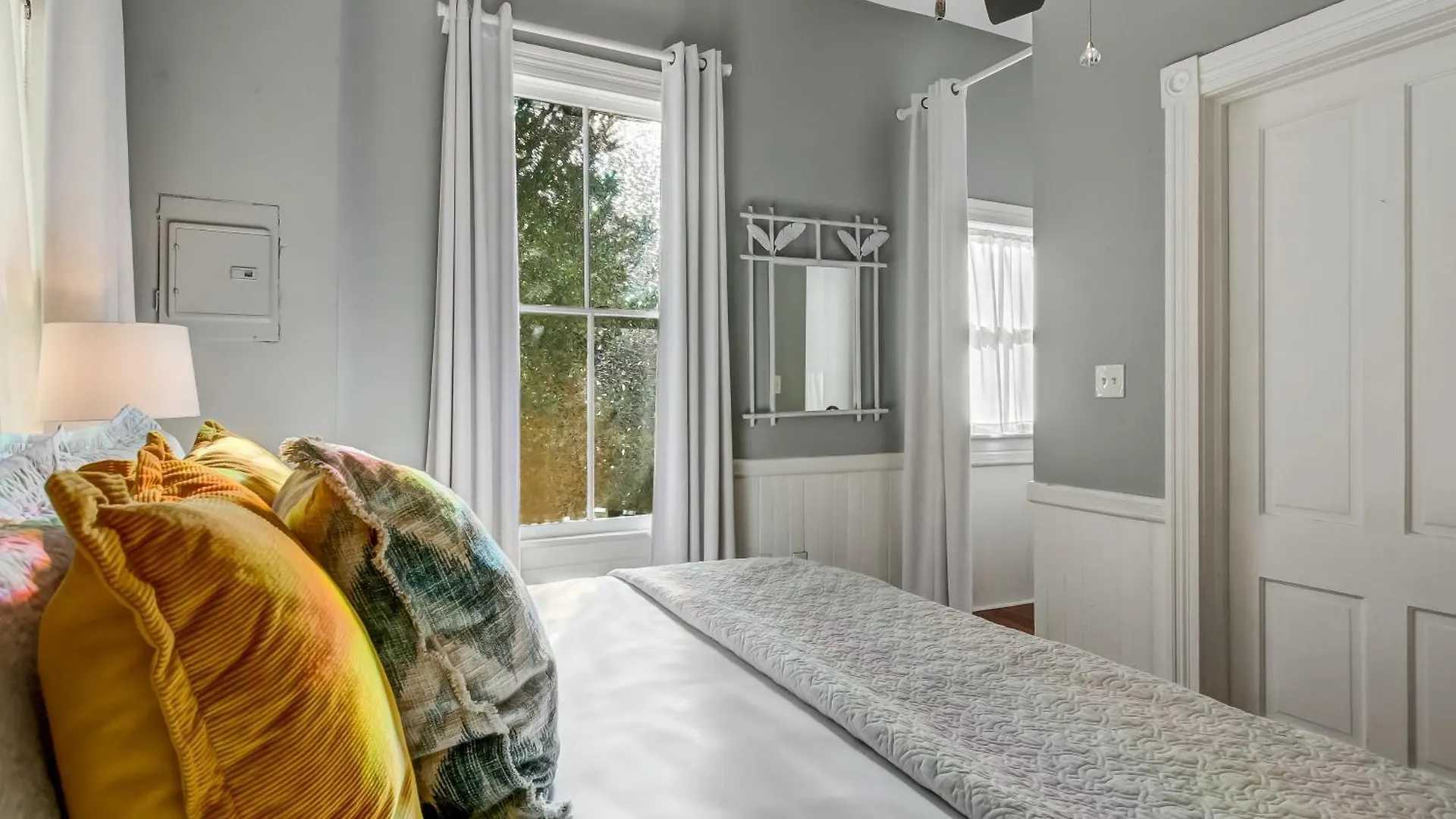 Cute Thomas Square Cottage Monthly Stays Heated Pool Access By Southern Belle Savannah 1388 United States